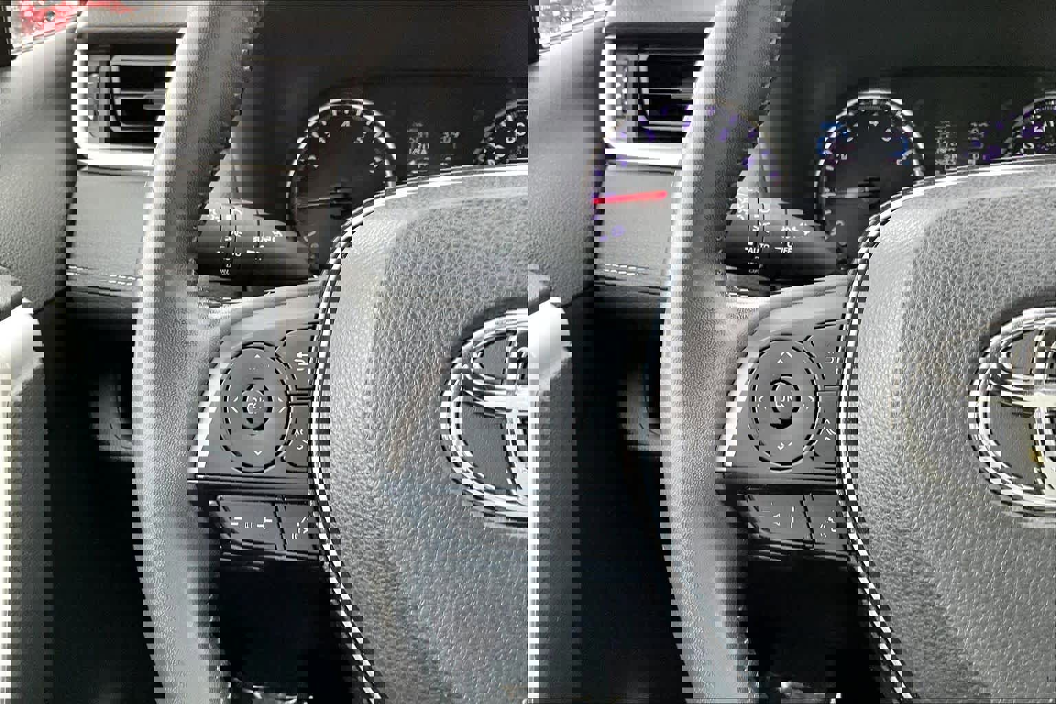 Used 2020 Toyota RAV4 XLE w/ Convenience Package image 23