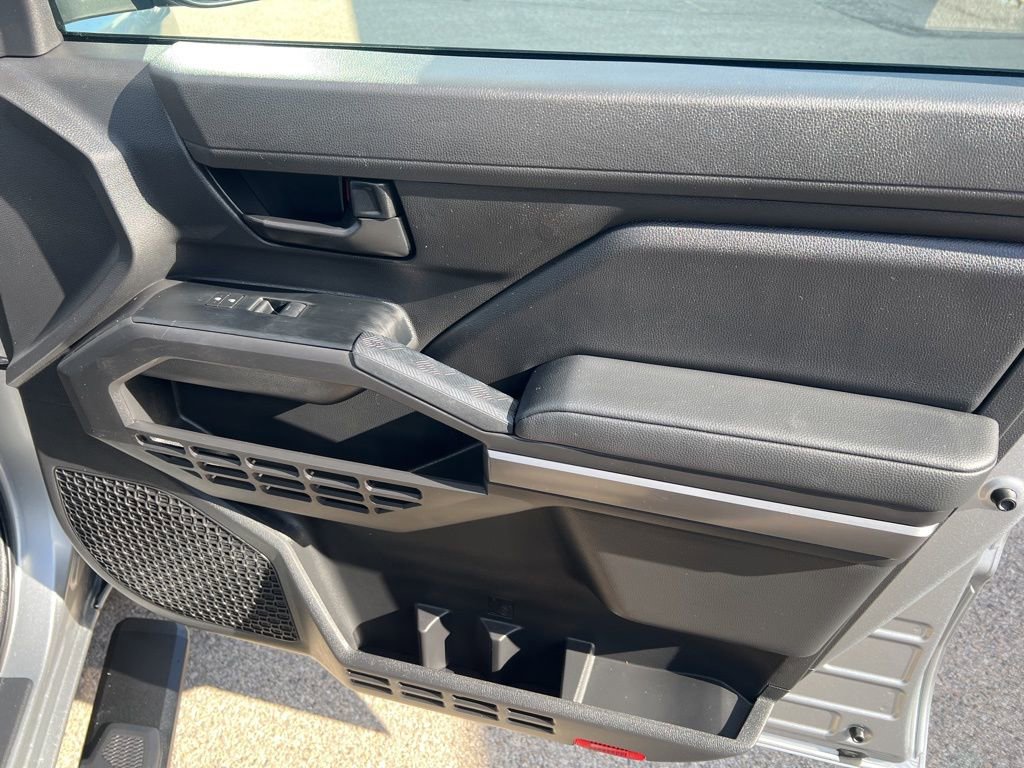 Used 2025 Toyota Tacoma SR5 AWD/4WD image 20