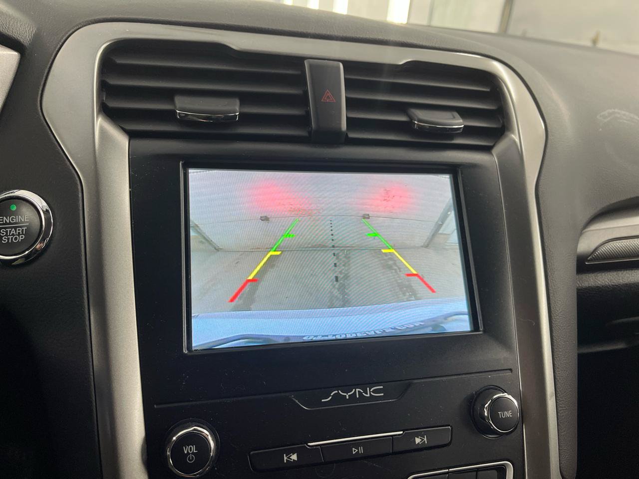 Used 2020 Ford Fusion SE FWD image 11
