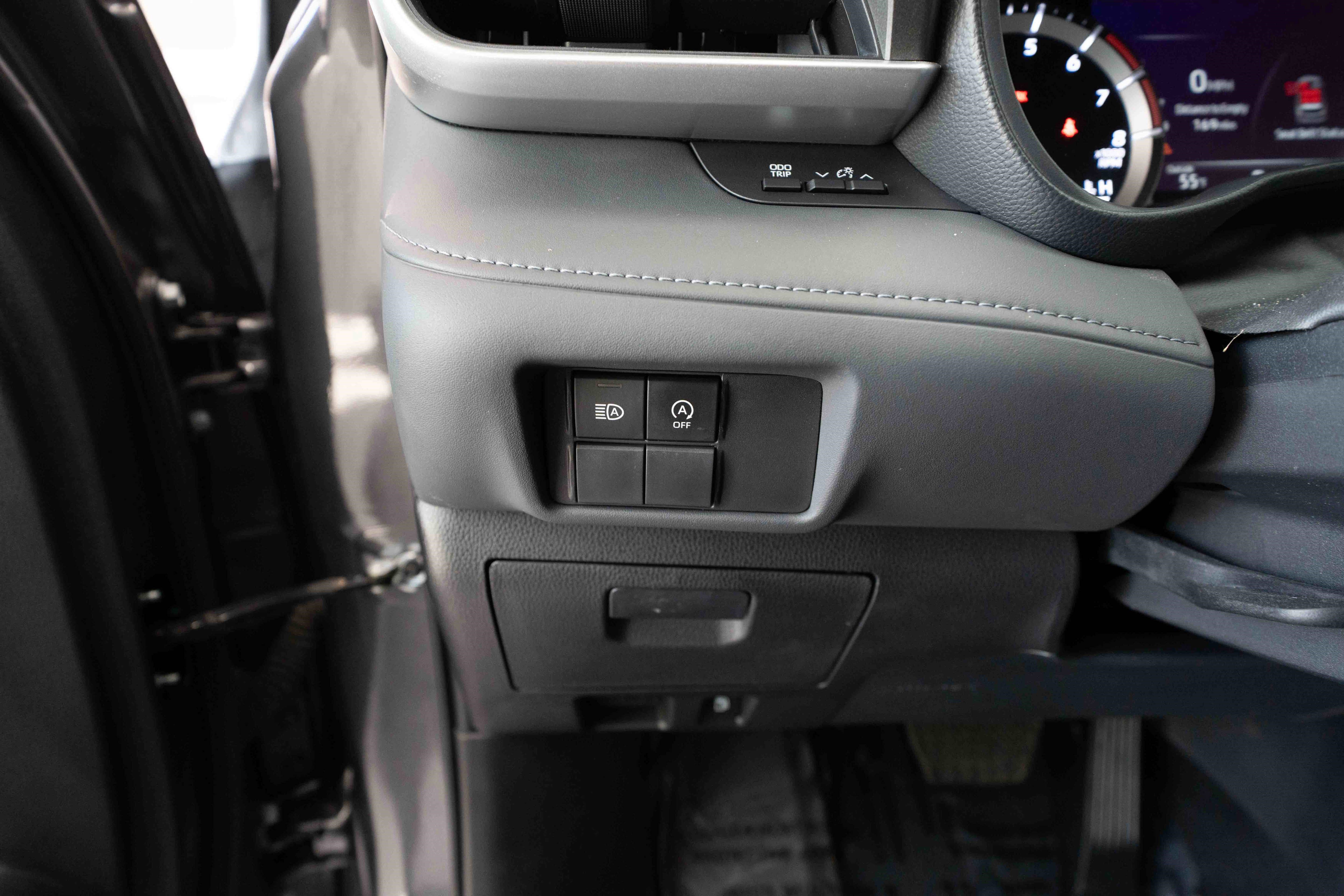 Used 2023 Toyota Highlander L image 11