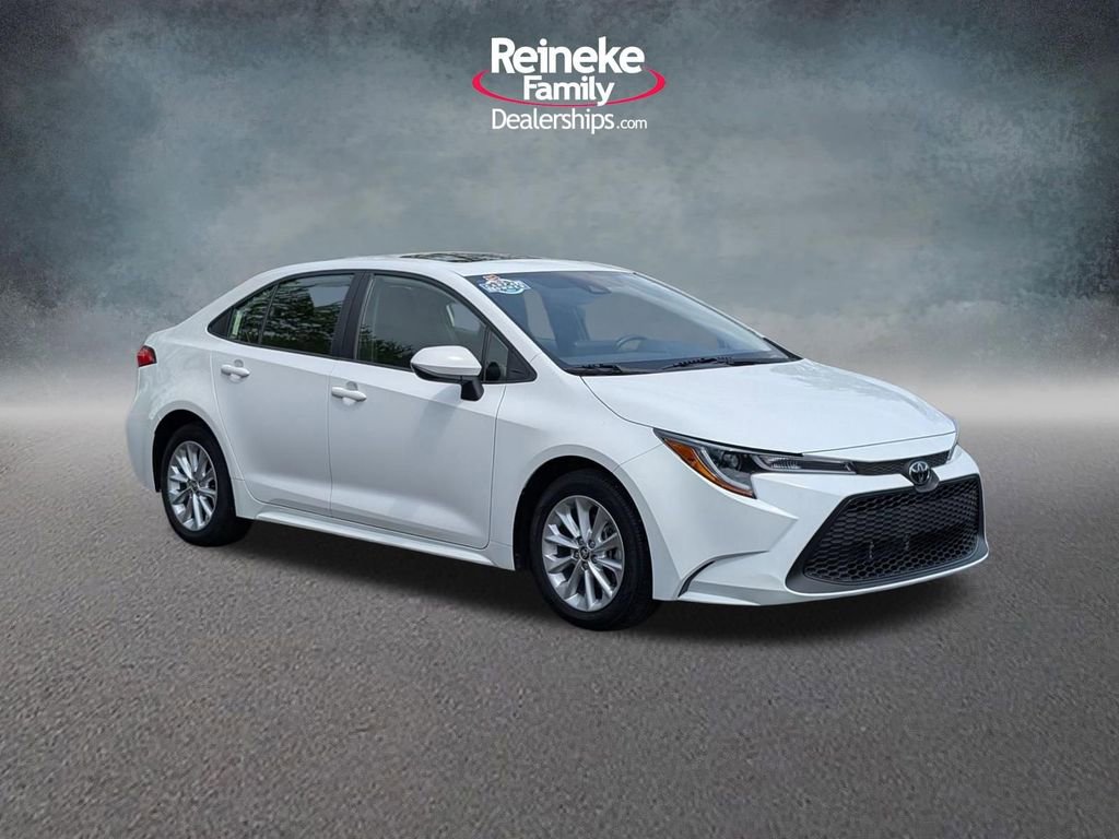 Used 2022 Toyota Corolla LE w/ LE Premium Package FWD image 3