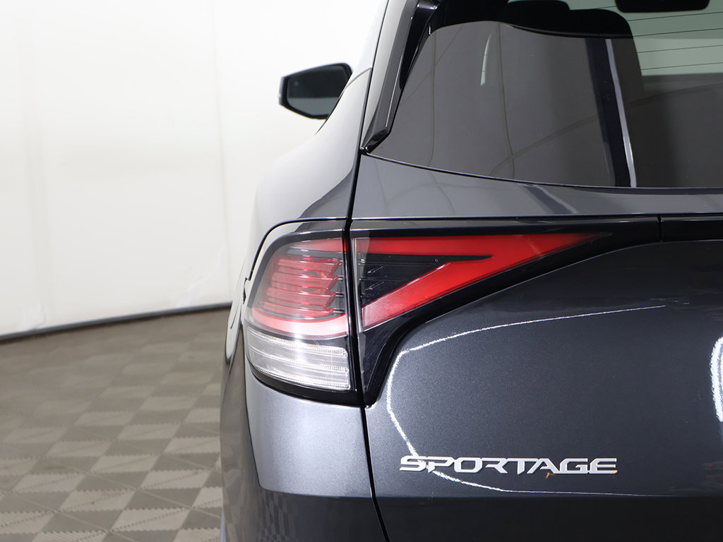 Used 2024 Kia Sportage EX AWD/4WD image 13