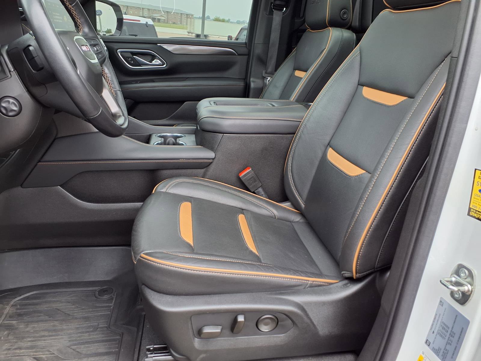 Used 2021 GMC Yukon XL AT4 w/ AT4 Premium Package AWD/4WD image 9