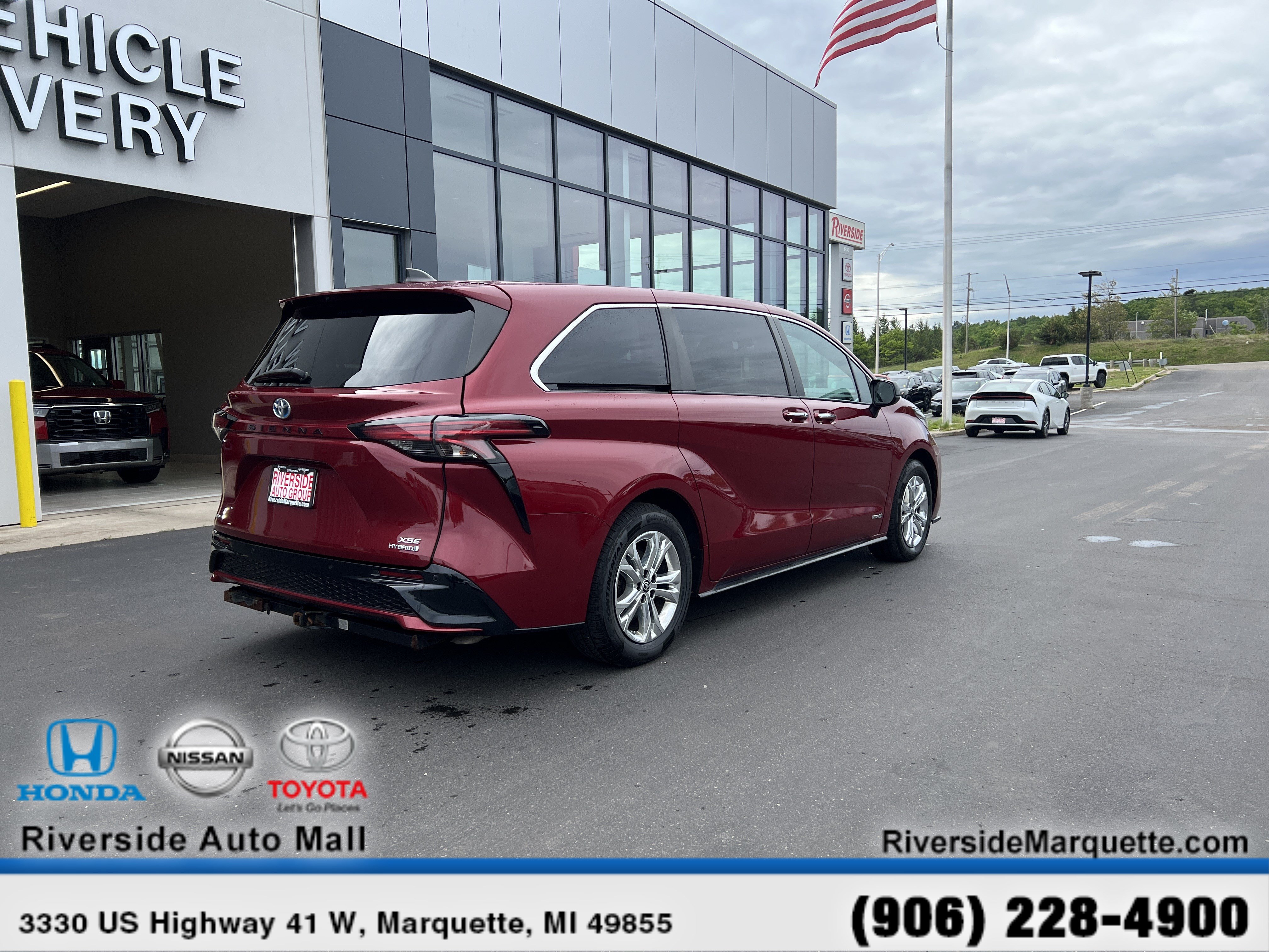 Used 2021 Toyota Sienna XSE AWD/4WD image 9