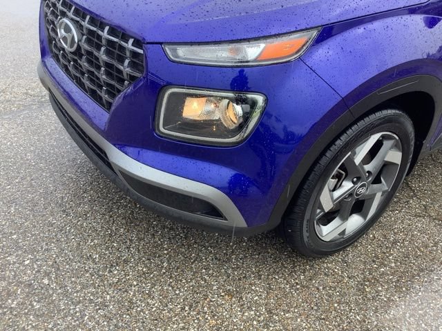 Certified 2025 Hyundai Venue SEL FWD image 33
