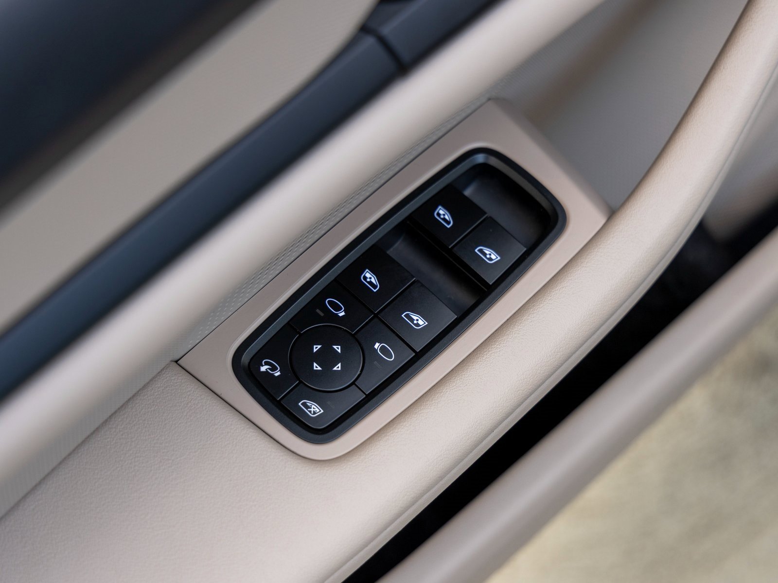 Certified 2024 Porsche Taycan 4 Cross Turismo image 22