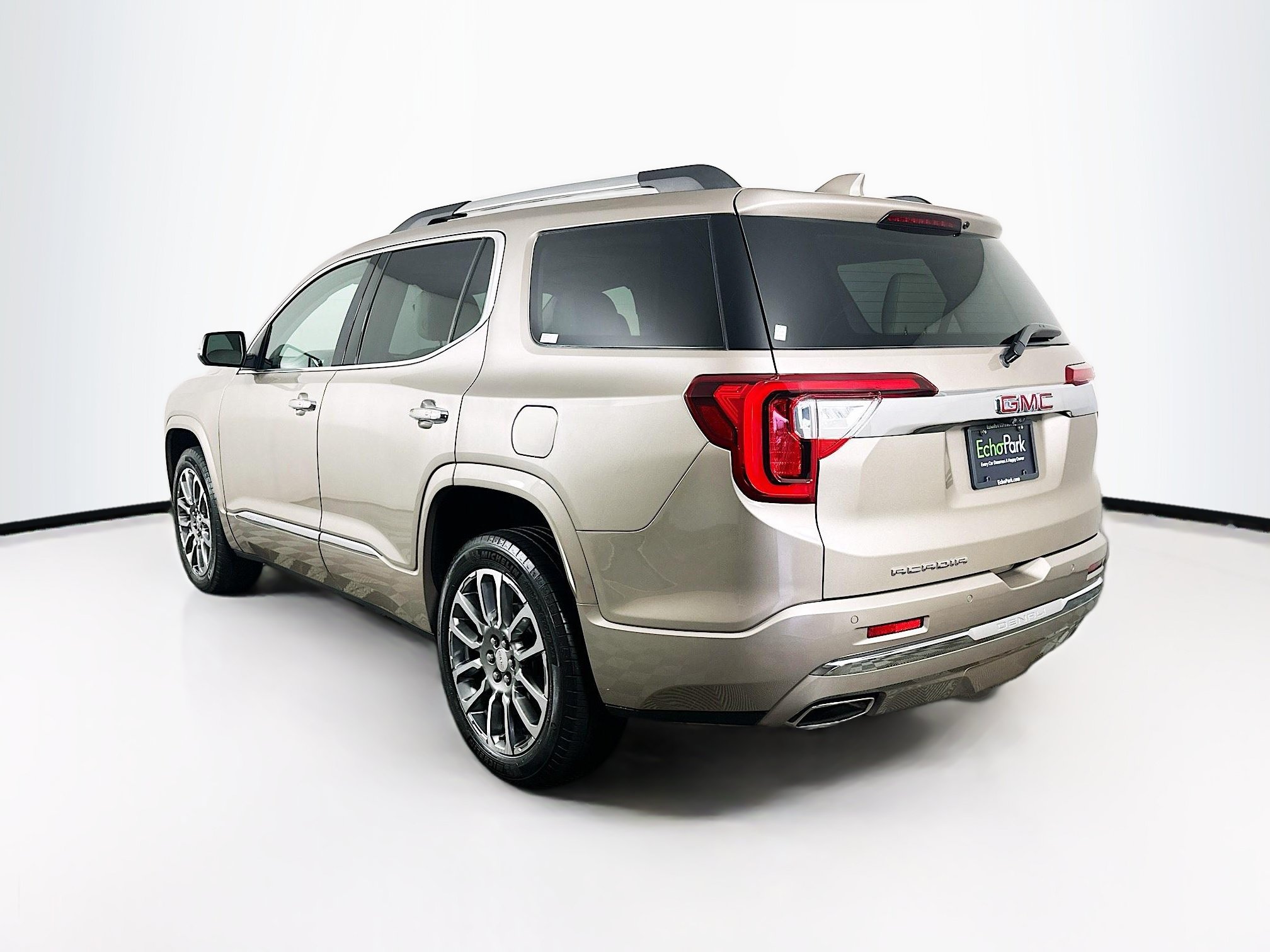 Used 2023 GMC Acadia Denali w/ Denali Ultimate Package FWD image 5