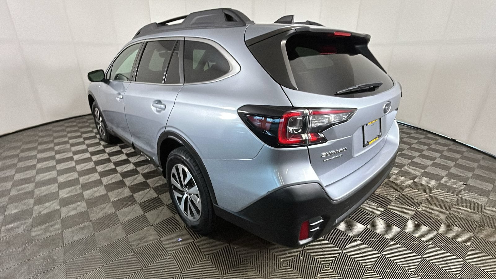 Used 2021 Subaru Outback Premium AWD/4WD video 5