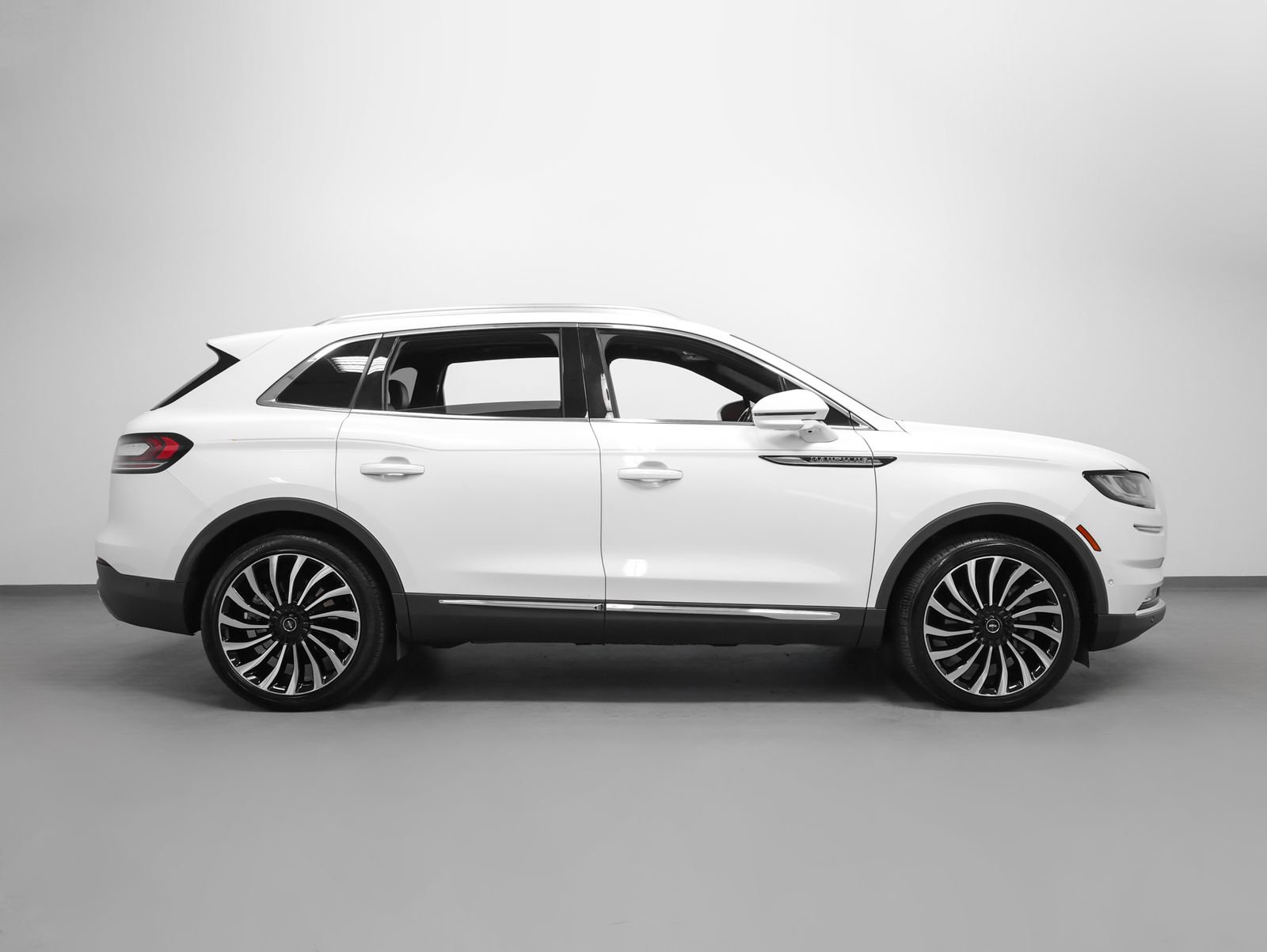 Used 2023 Lincoln Nautilus Black Label AWD/4WD image 12