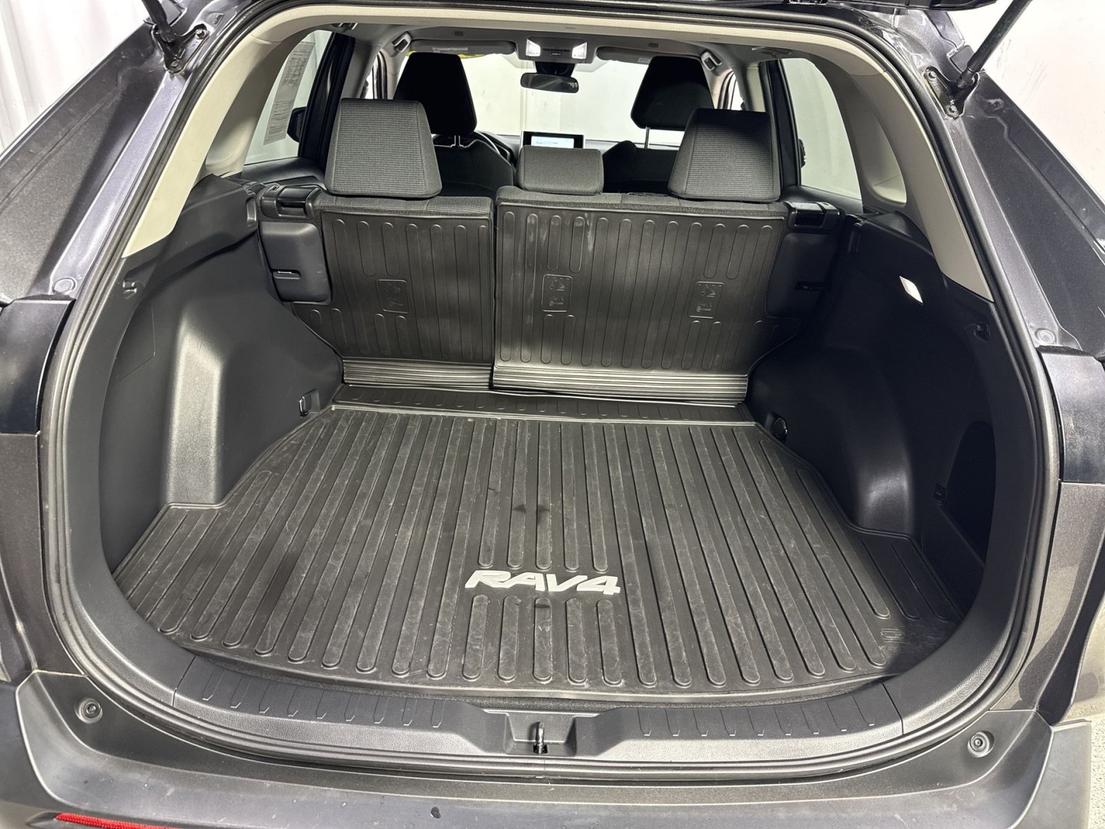 Used 2024 Toyota RAV4 LE AWD/4WD image 37