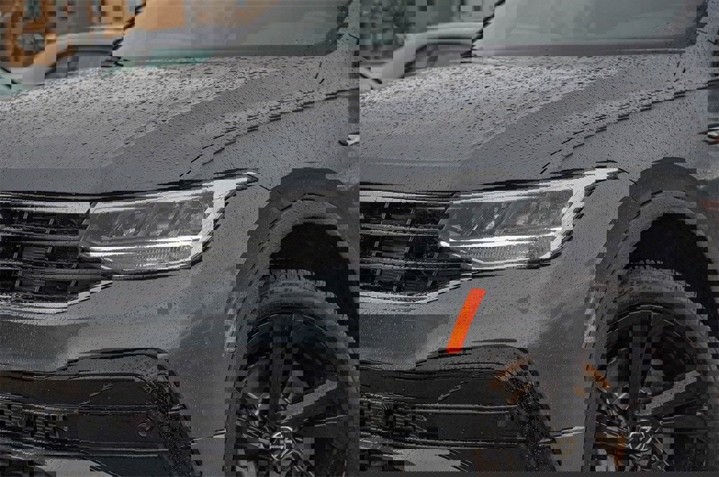 New 2024 Volkswagen Tiguan SE R-Line image 3