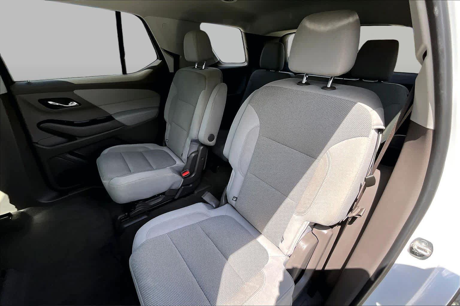 Used 2021 Chevrolet Traverse LT FWD image 18