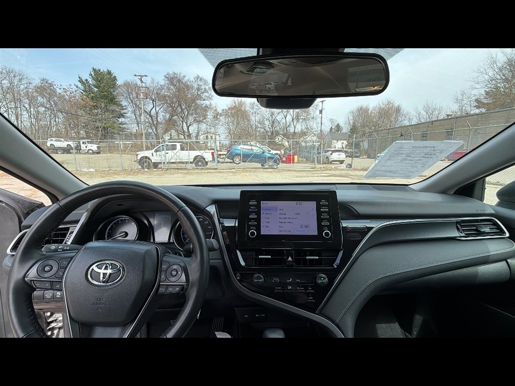 Used 2024 Toyota Camry SE FWD image 11