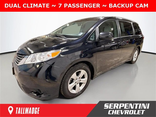 Used 2016 Toyota Sienna LE image 1