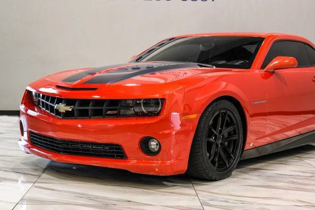 Used 2010 Chevrolet Camaro SS w/ LPO, Ground Effects Package RWD image 6