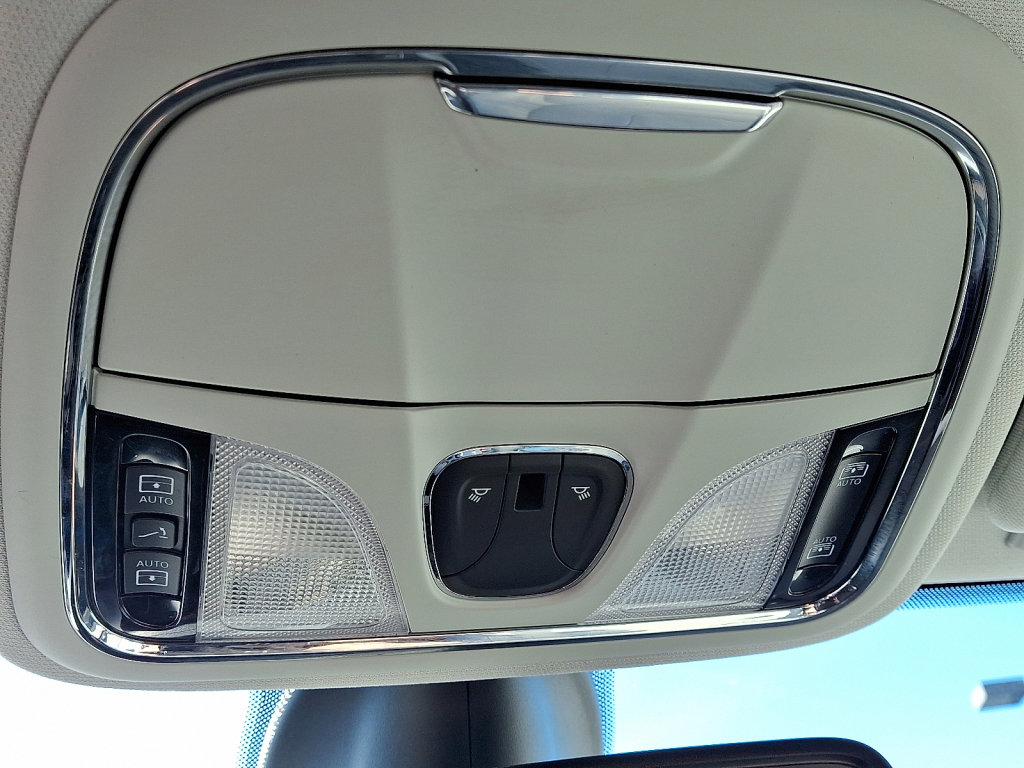 Used 2019 Jeep Cherokee Limited image 31