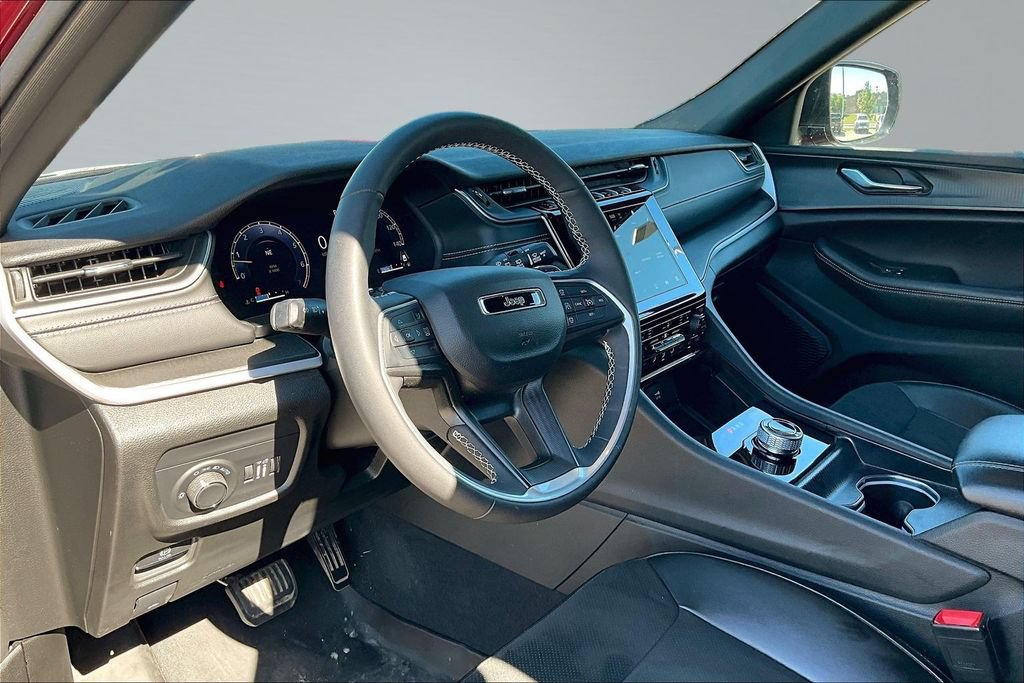 Used 2024 Jeep Grand Cherokee Altitude AWD/4WD image 15