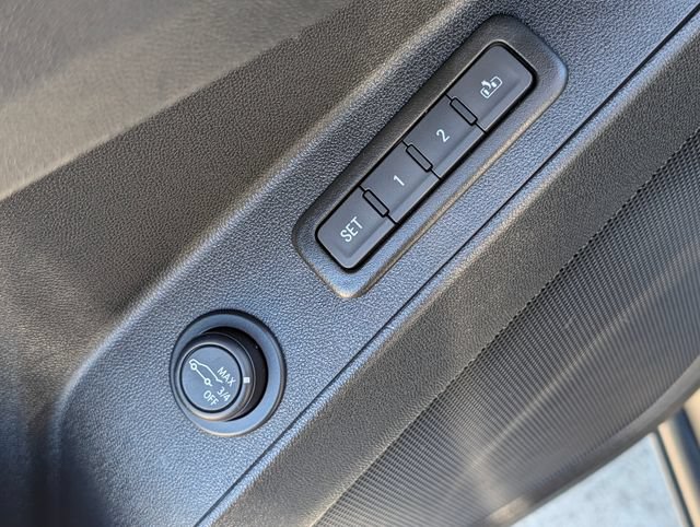Used 2023 Chevrolet Equinox Premier AWD/4WD image 20