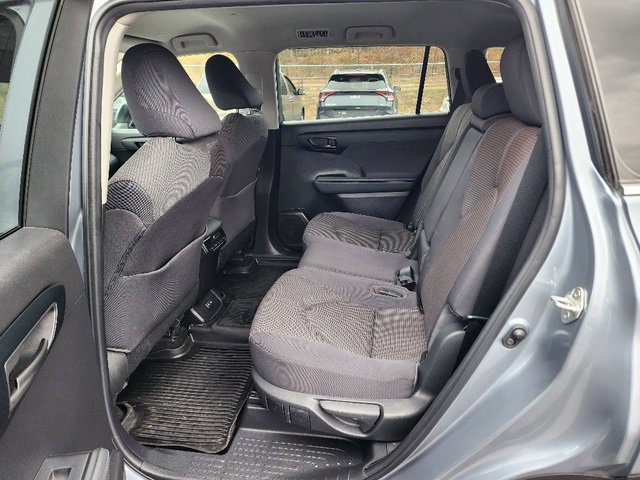 Used 2023 Toyota Highlander LE image 22
