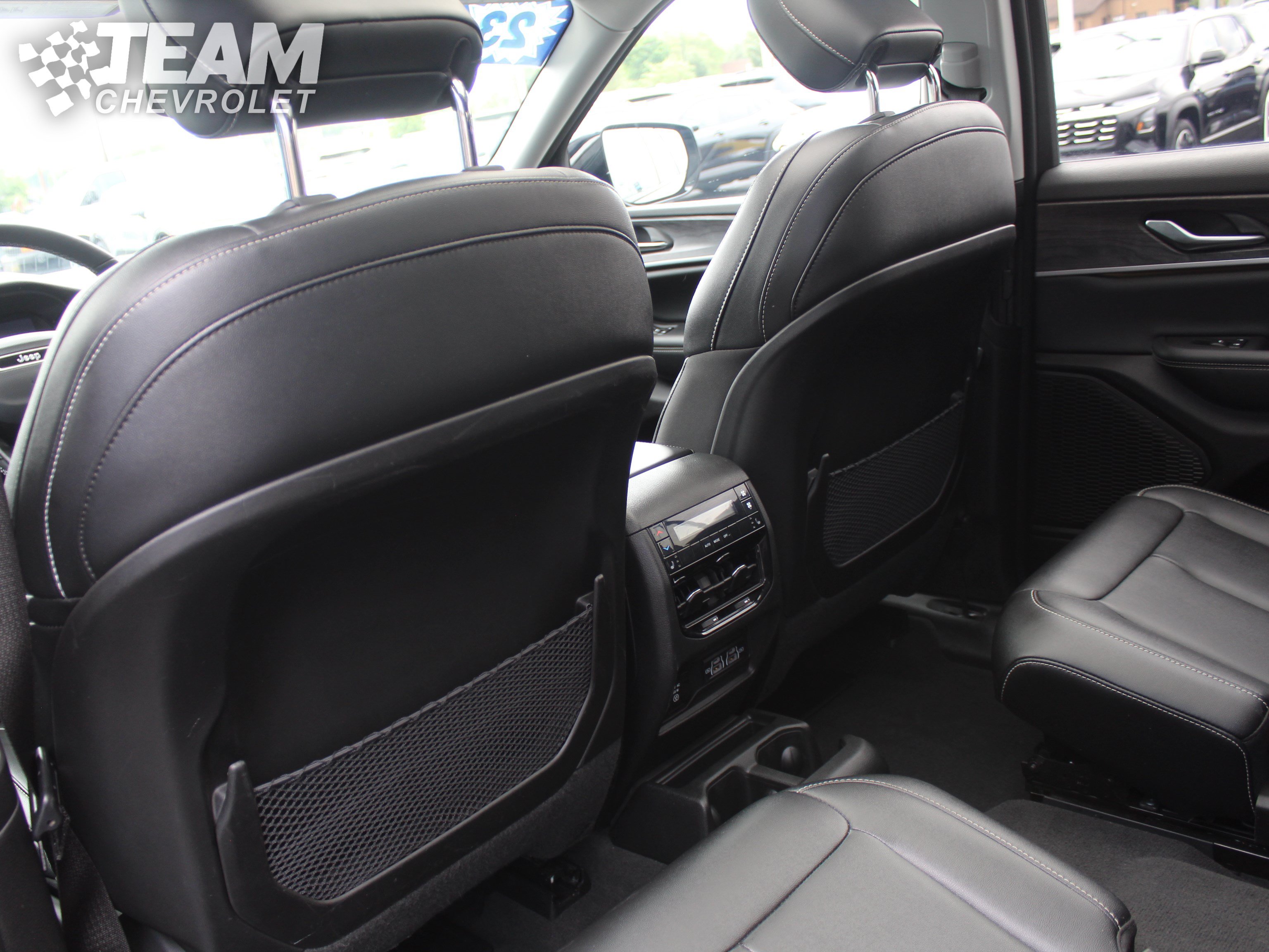 Used 2023 Jeep Grand Cherokee L Limited AWD/4WD image 21