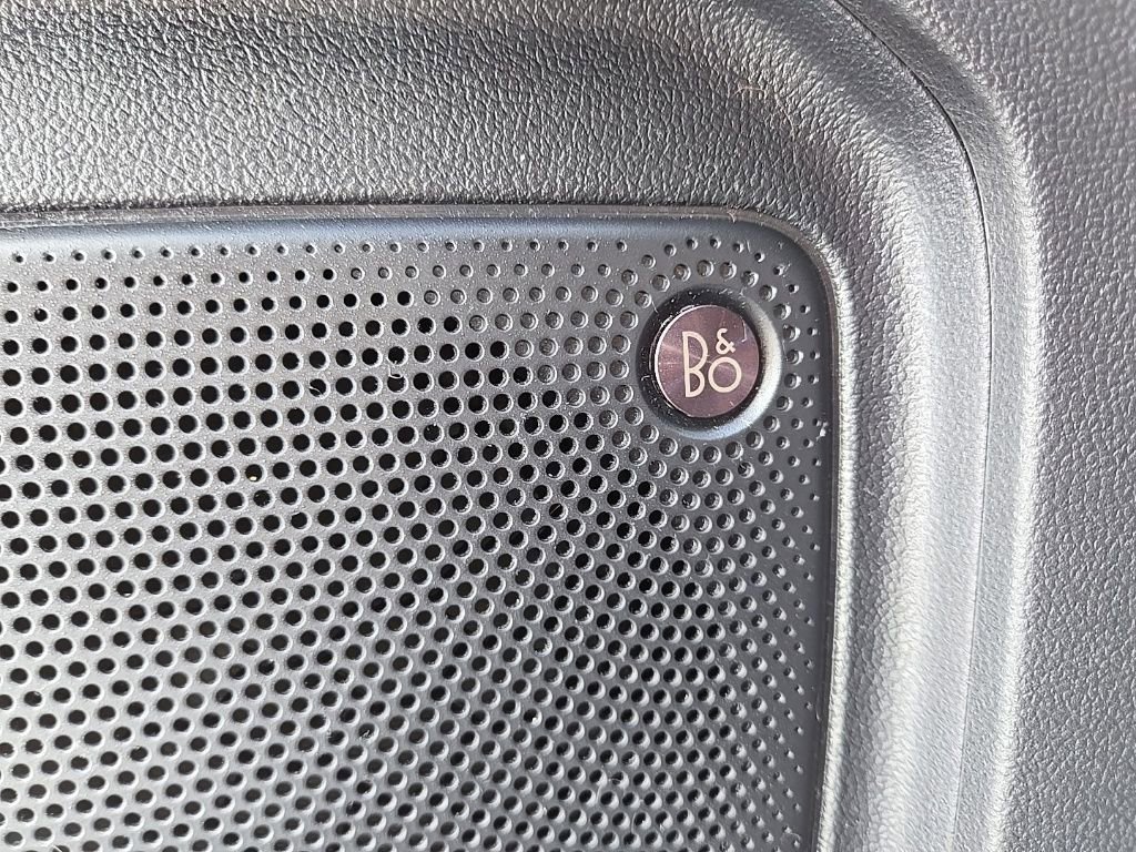 Used 2020 Ford Escape Titanium image 17