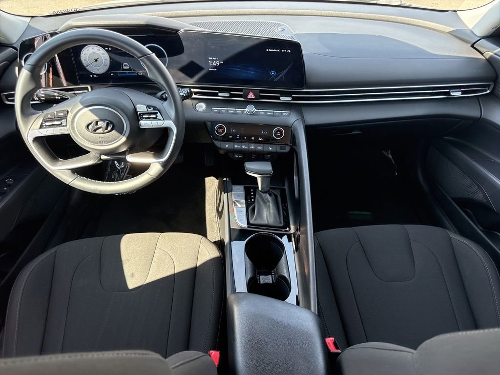 Used 2023 Hyundai Elantra SEL w/ Convenience Package image 11