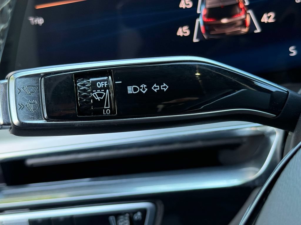 Used 2024 Cadillac Lyriq Luxury RWD image 29