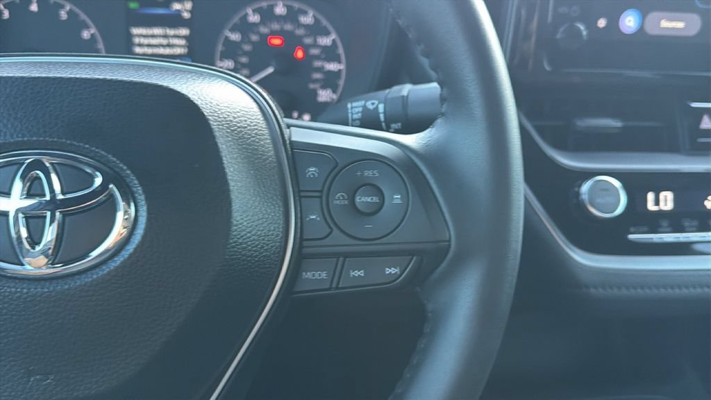 Used 2025 Toyota Corolla SE FWD image 19