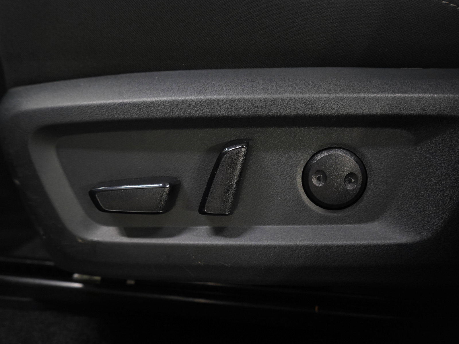 Used 2025 Nissan Rogue SV image 22