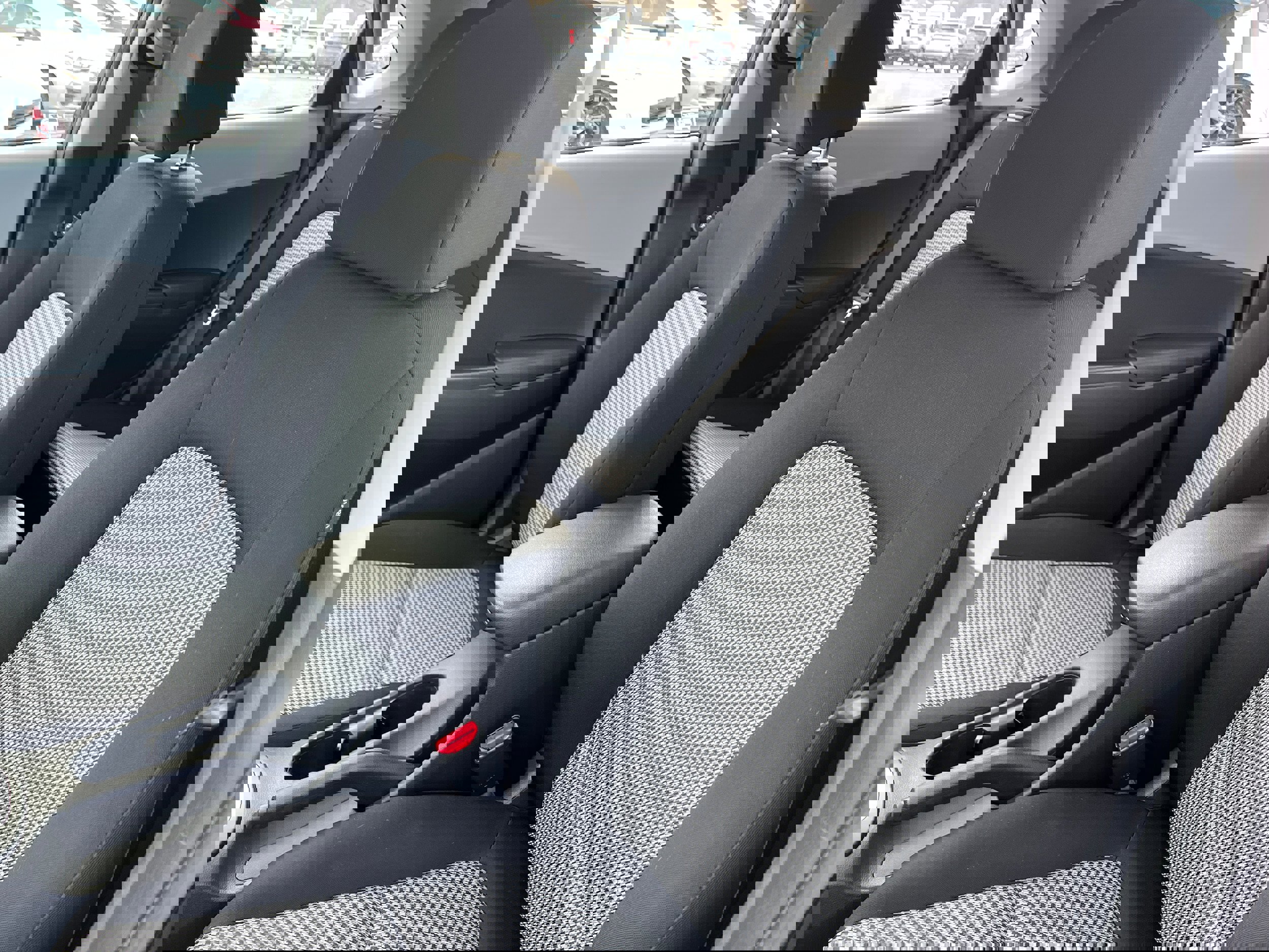 Used 2021 Hyundai Kona SE image 8