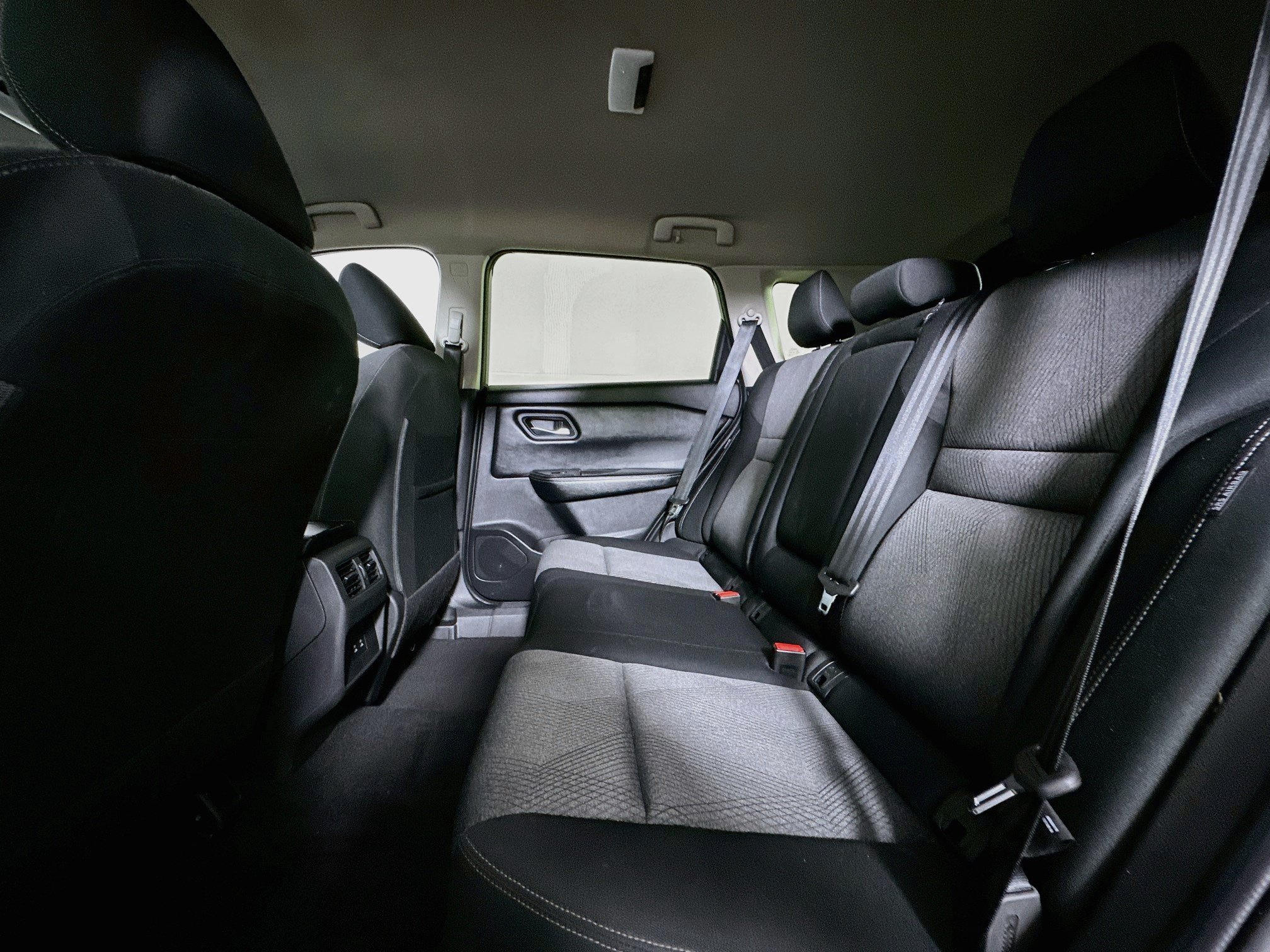 Used 2025 Nissan Rogue SV FWD image 27