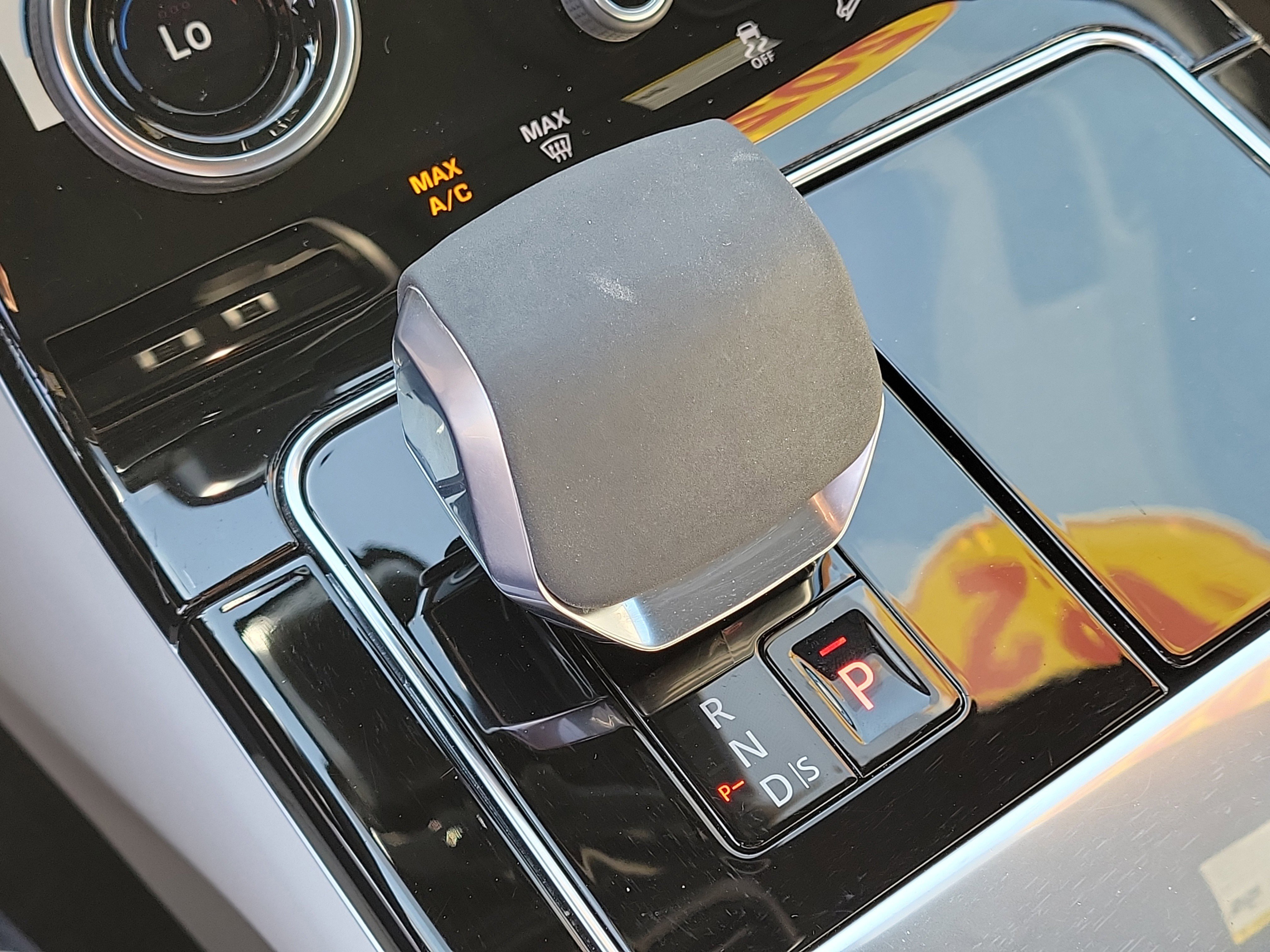 Used 2022 Land Rover Range Rover Velar R-Dynamic S image 28