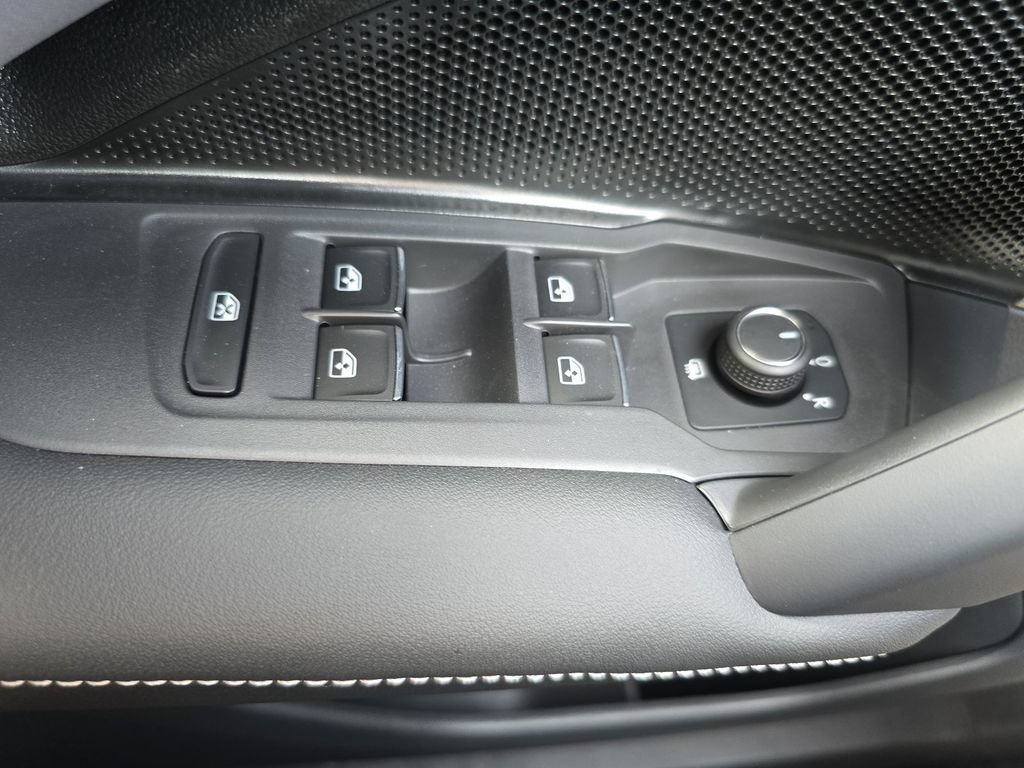 New 2026 Volkswagen Tiguan SE R-Line FWD image 24