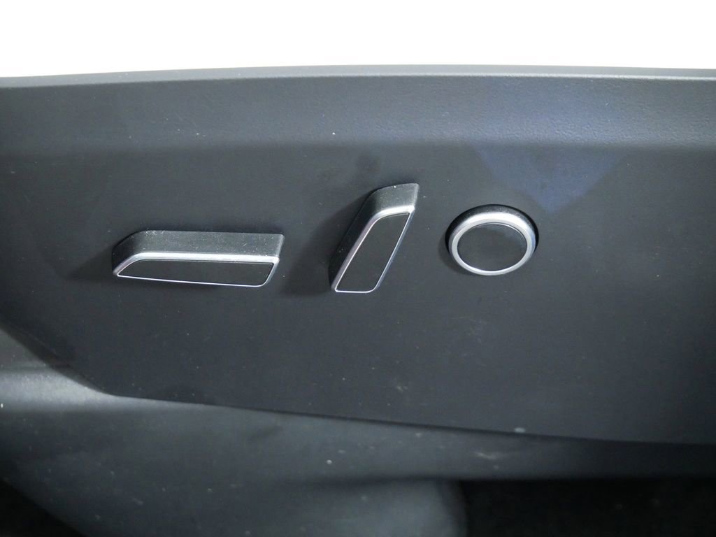 Used 2023 Tesla Model X Plaid image 21