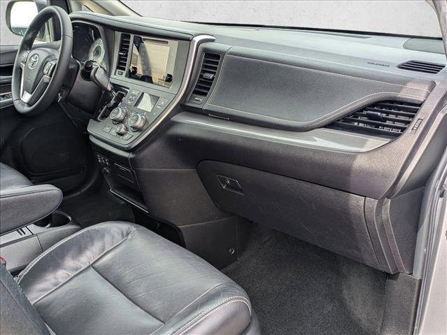 Used 2017 Toyota Sienna SE w/ SE Preferred Package image 25