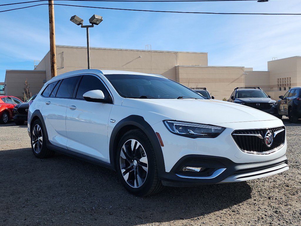 Used 2019 Buick Regal Essence w/ Driver Confidence Package I image 3