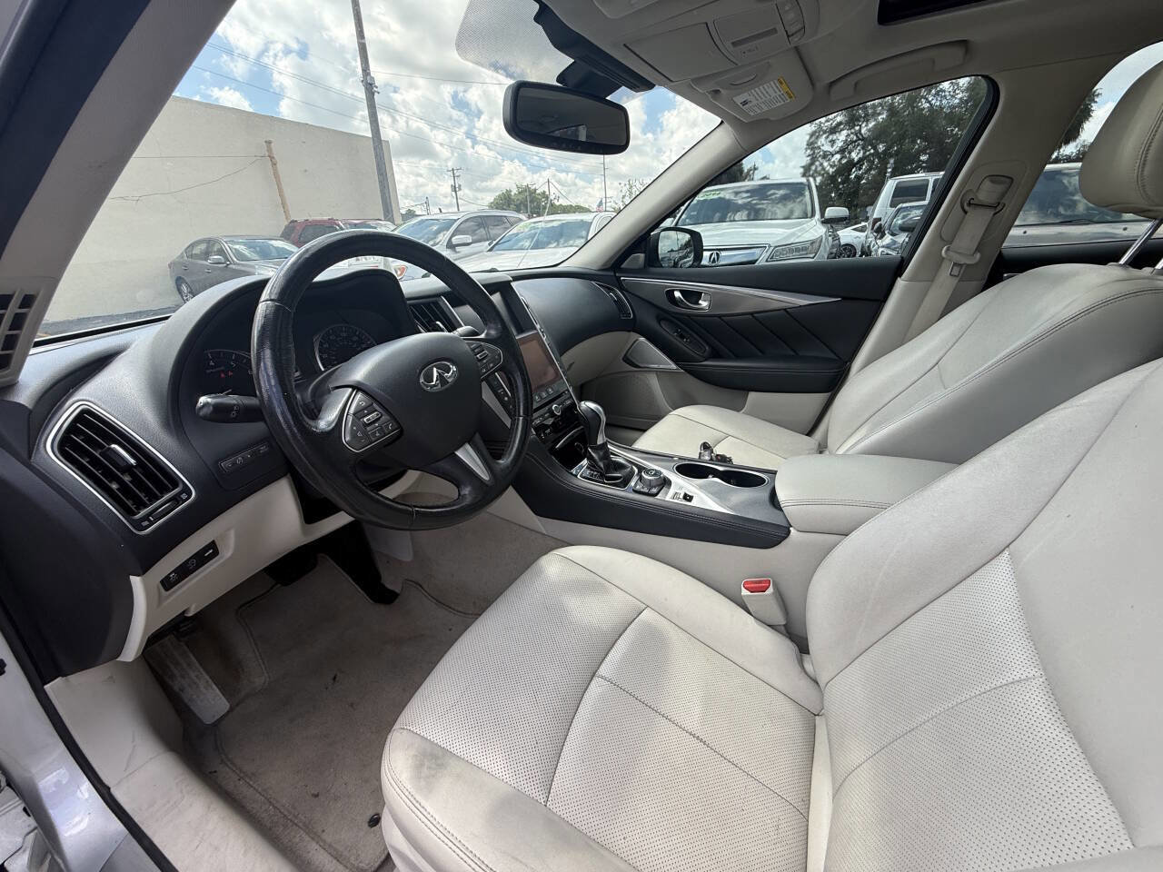 Used 2017 INFINITI Q50 Premium w/ 2.0T Premium Plus Package RWD image 12