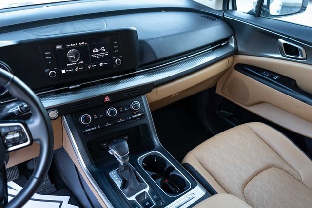 Used 2024 Kia Carnival LX image 18