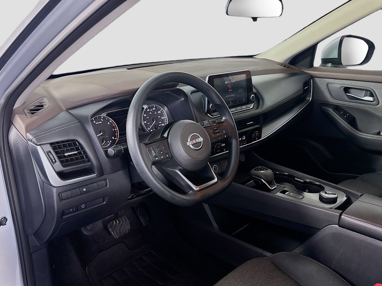 Used 2023 Nissan Rogue SV AWD/4WD image 9