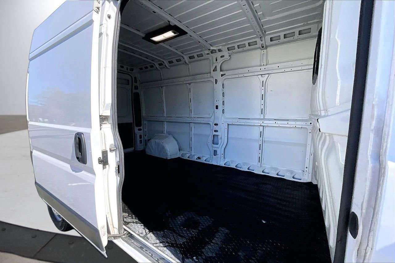 Used 2024 RAM ProMaster 2500 w/ Convenience Group image 22