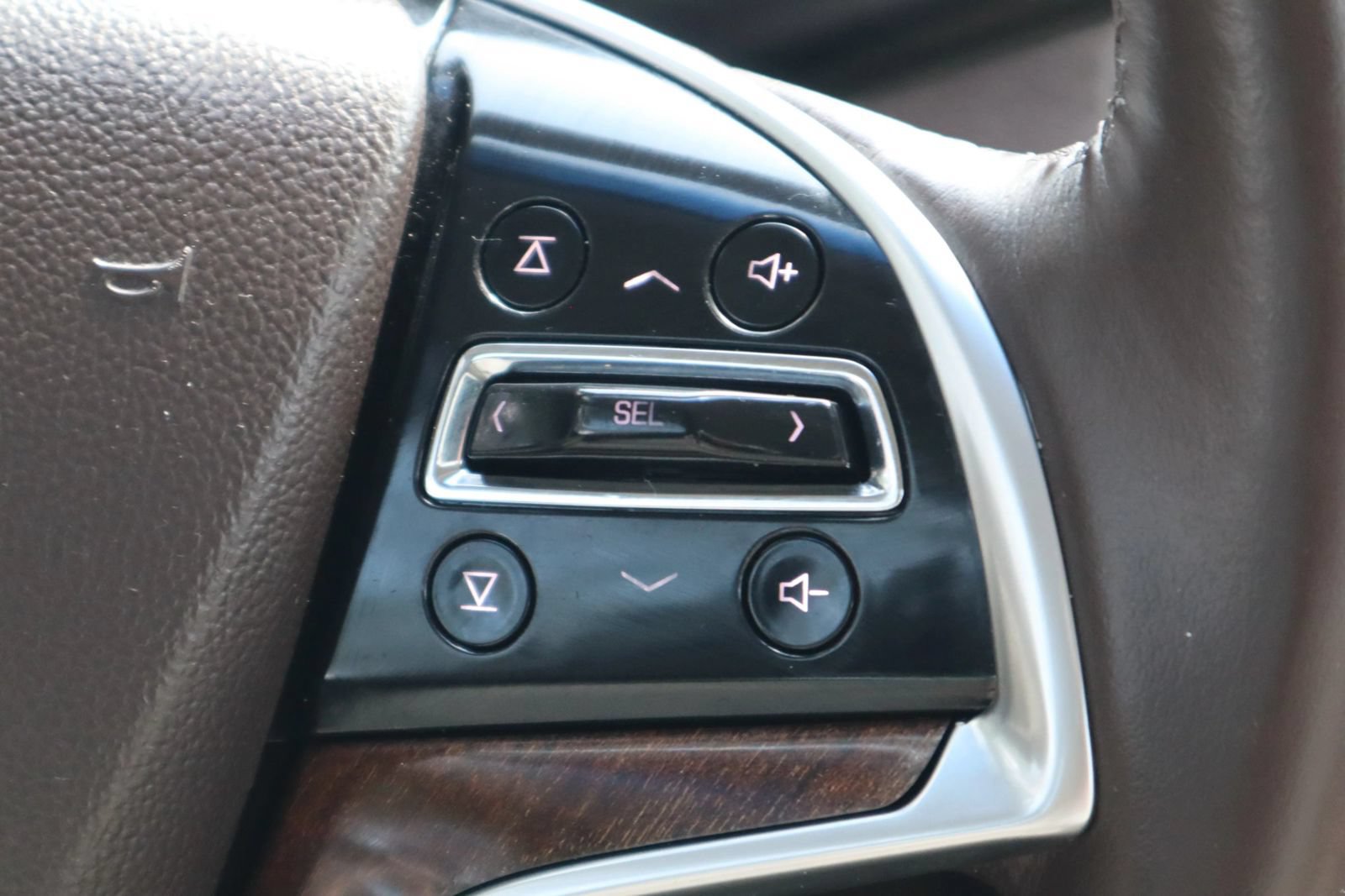 Used 2013 Cadillac XTS Luxury FWD image 24