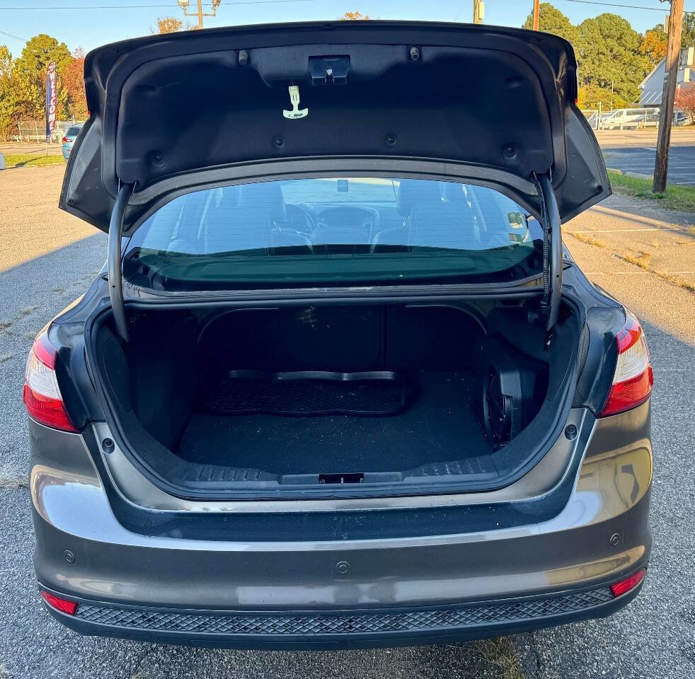Used 2012 Ford Focus SEL image 9