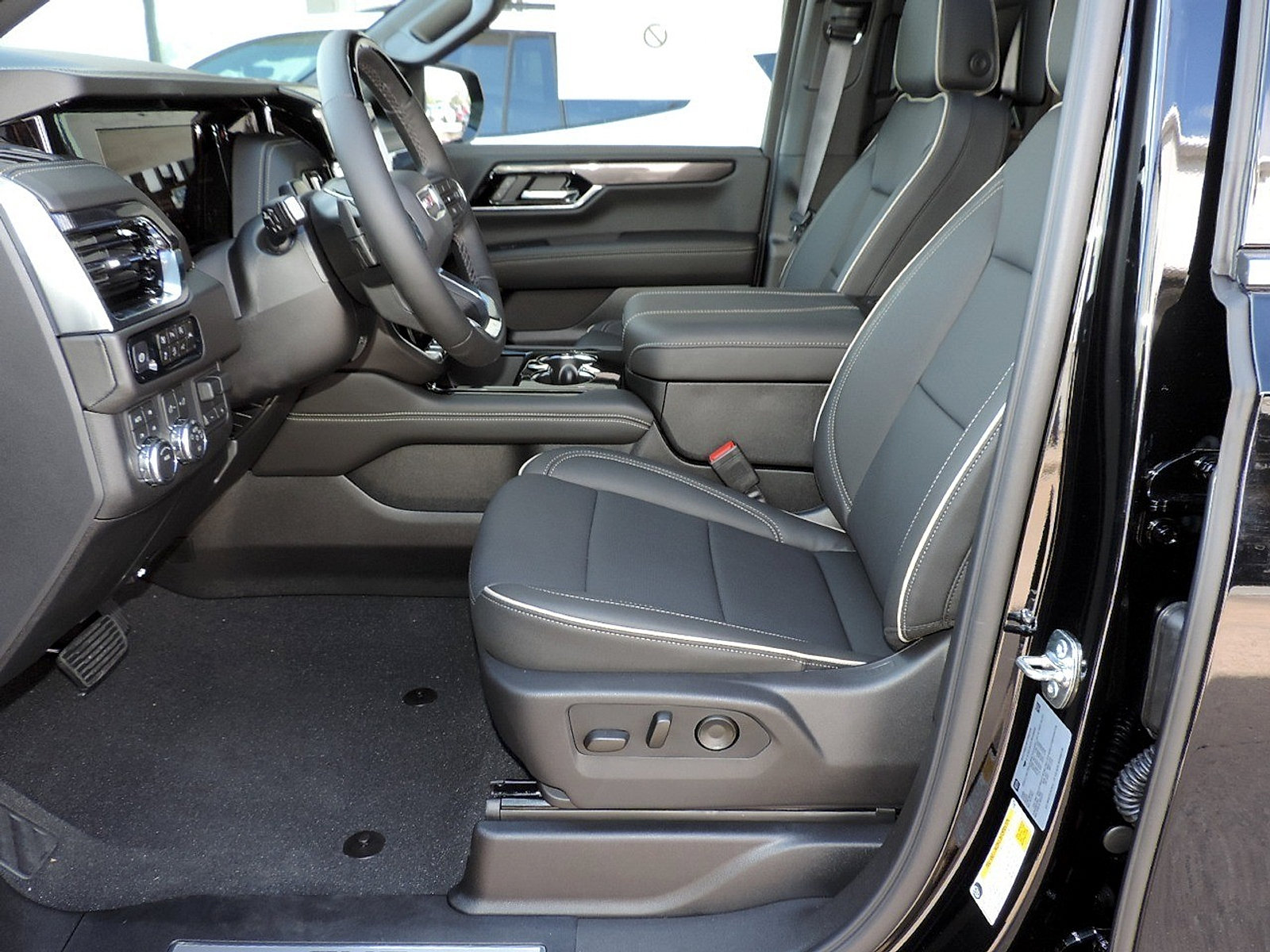 New 2026 GMC Yukon XL Elevation w/ Elevation Premium Package AWD/4WD image 18
