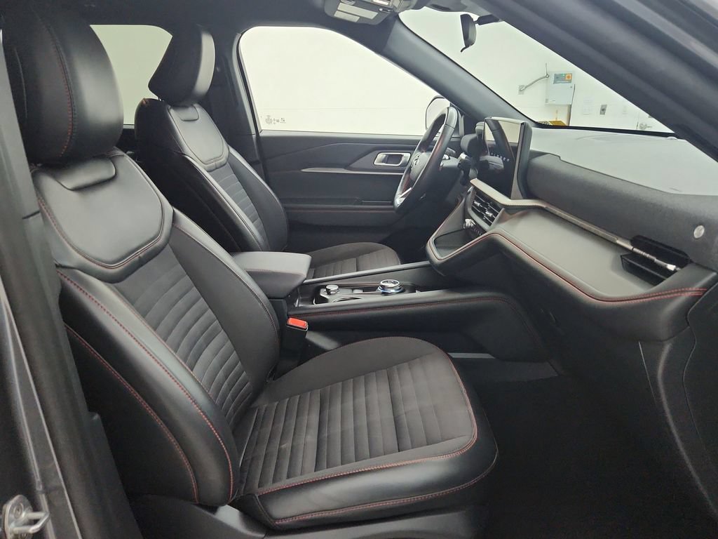 Used 2025 Ford Explorer ST-Line w/ ST-Line Street Pack AWD/4WD image 37