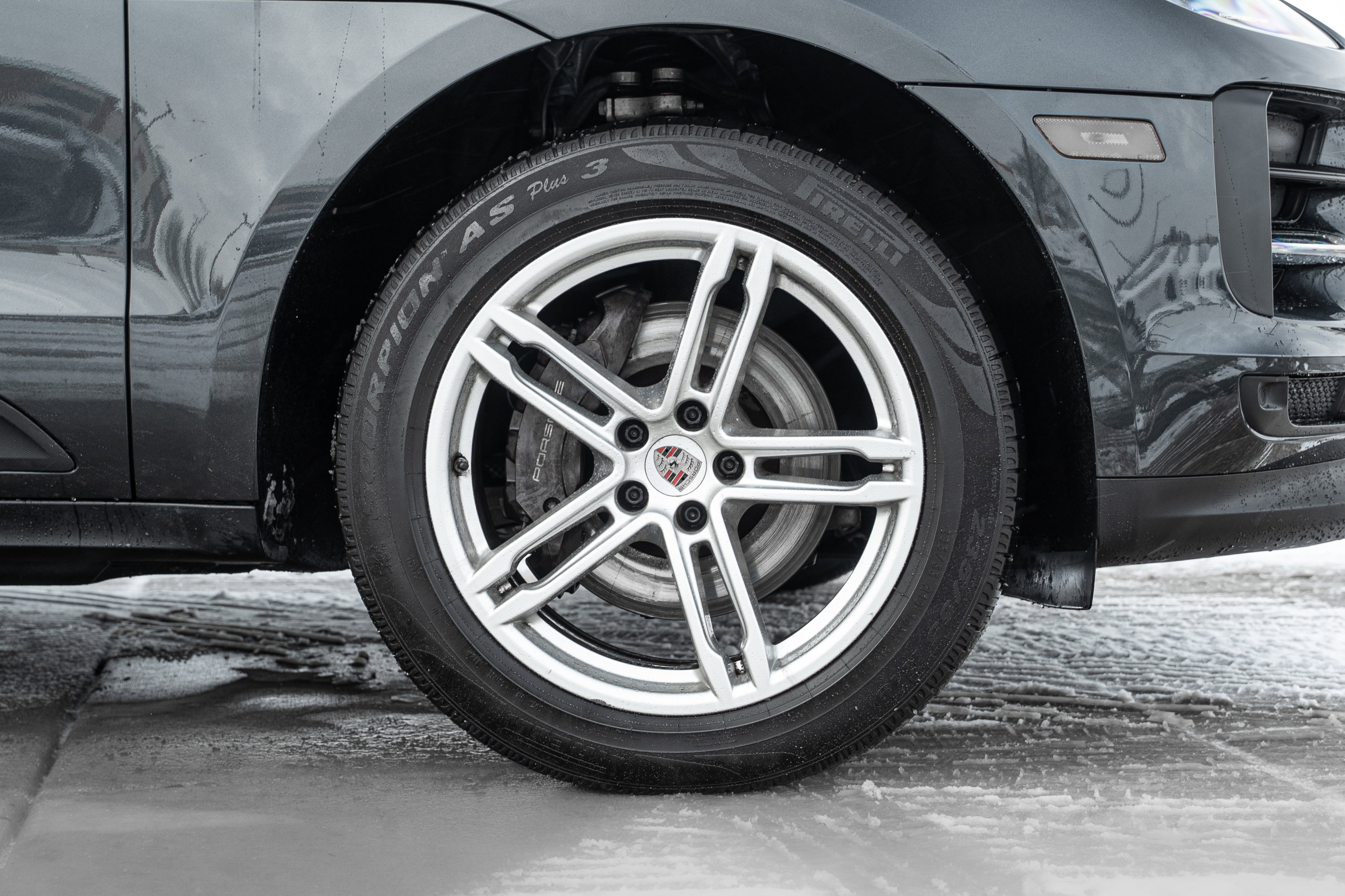 Used 2021 Porsche Macan image 31