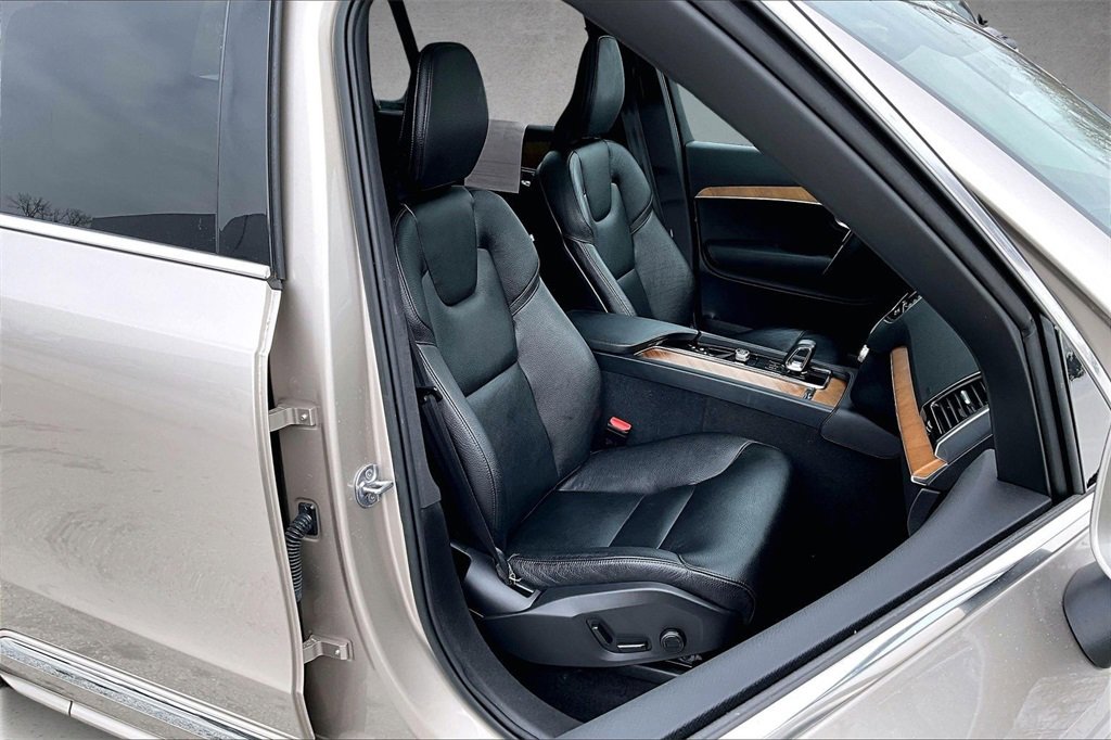 Used 2023 Volvo XC90 B6 Plus w/ Protection Package Premier image 30