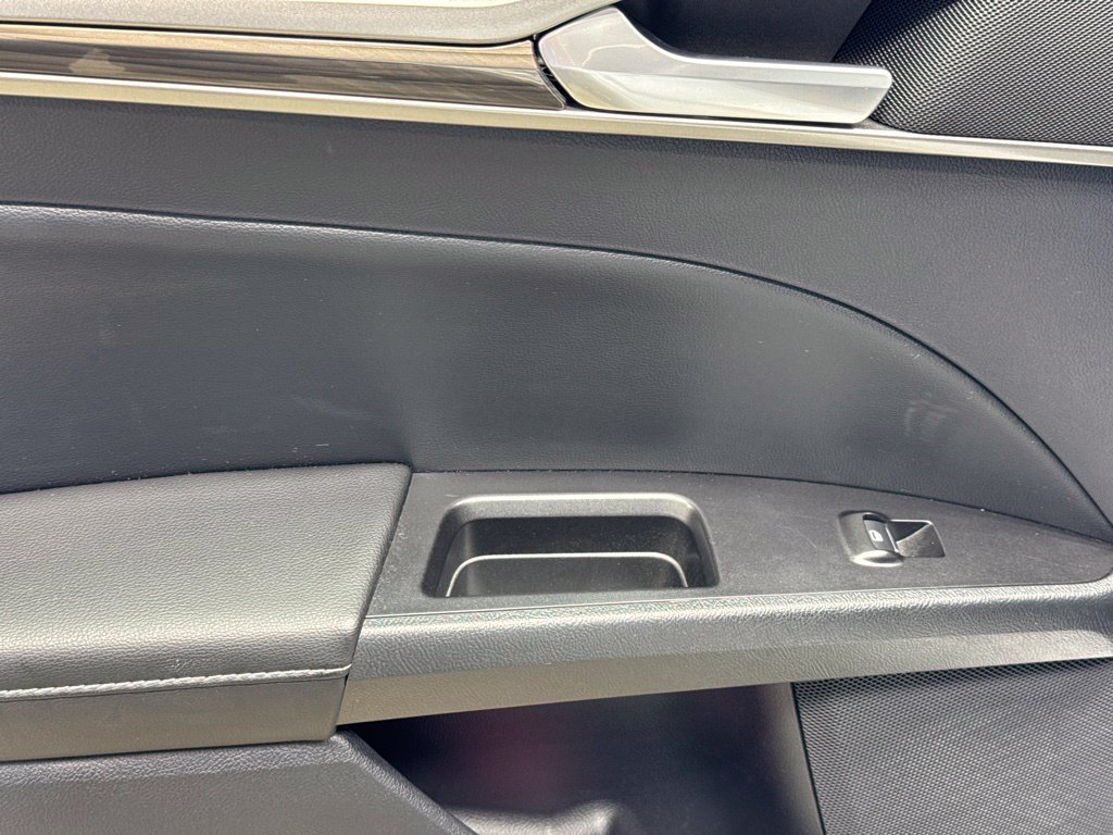 Used 2020 Ford Fusion SEL FWD image 17