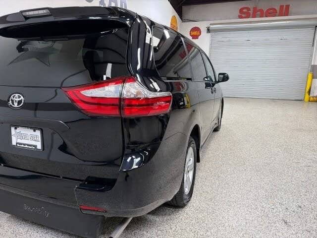 Used 2020 Toyota Sienna L FWD image 35