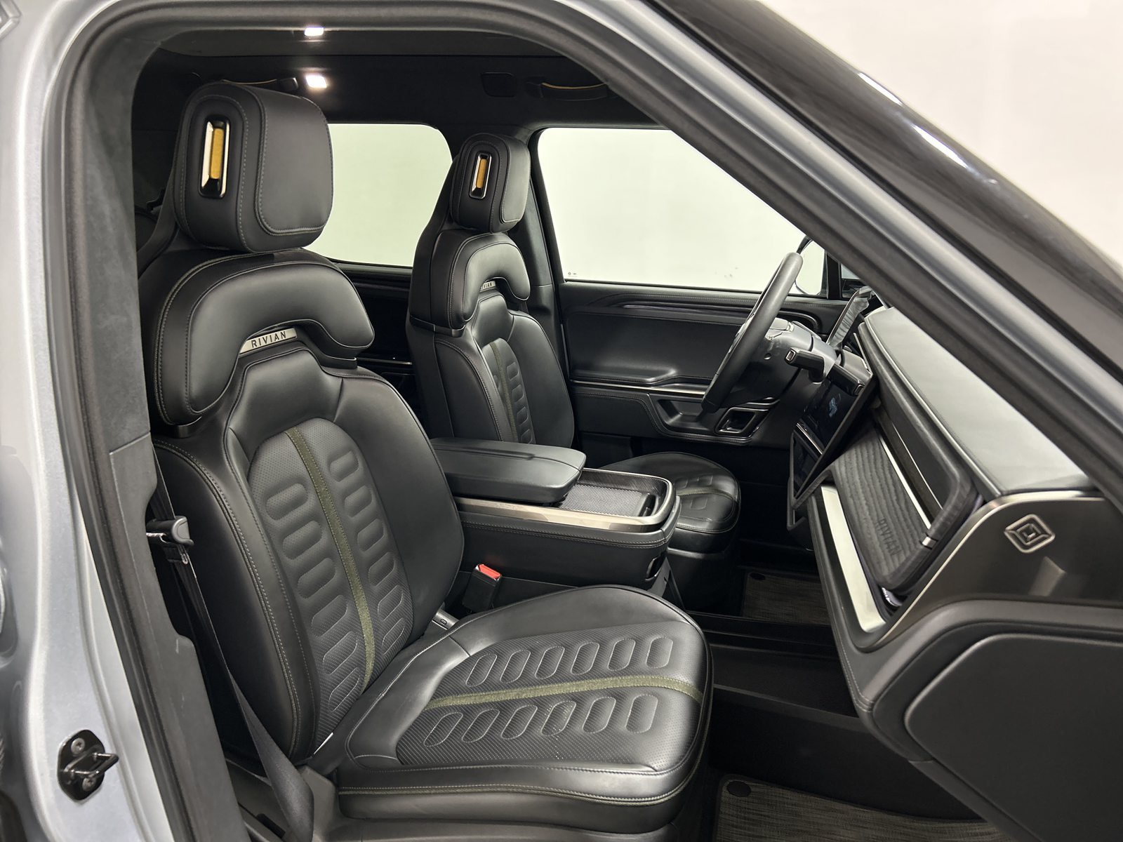 Used 2024 Rivian R1T Adventure Dual AWD/4WD image 23