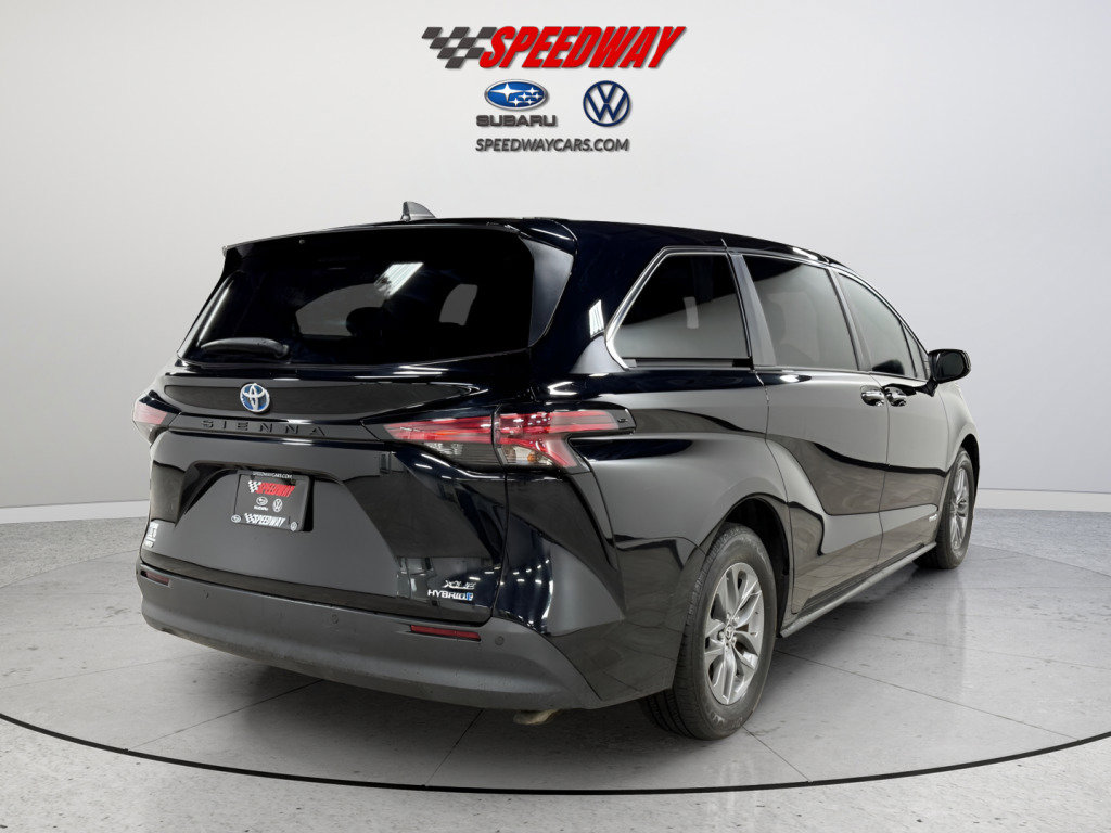Used 2021 Toyota Sienna XLE image 7